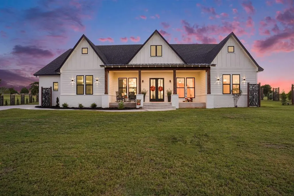 Front exterior — 5812 Cimarron Manor, Guthrie, OK 73044
