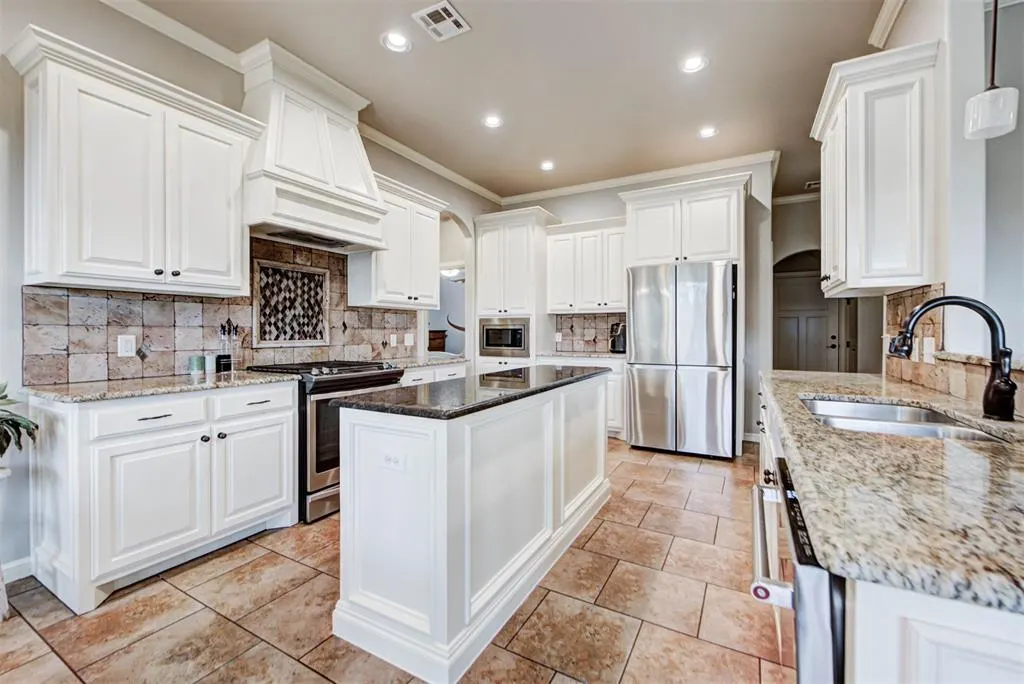 Photo 12 — 19004 Barnstable Court, Edmond, OK 73012