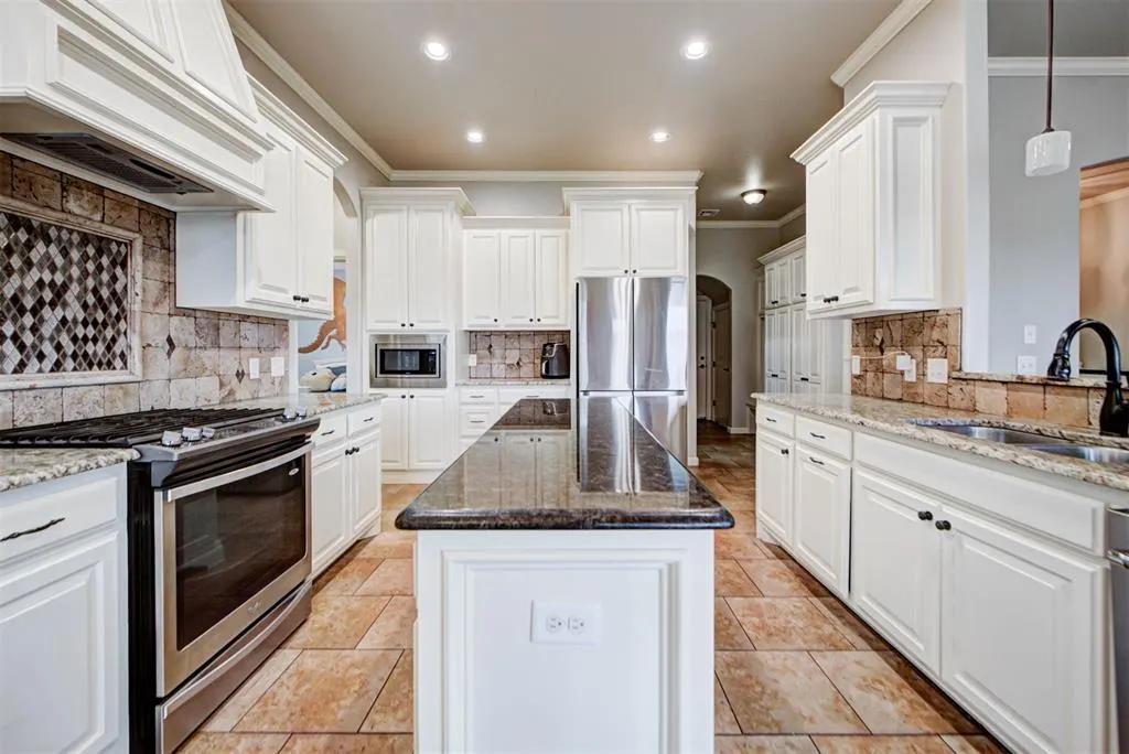 Photo 14 — 19004 Barnstable Court, Edmond, OK 73012