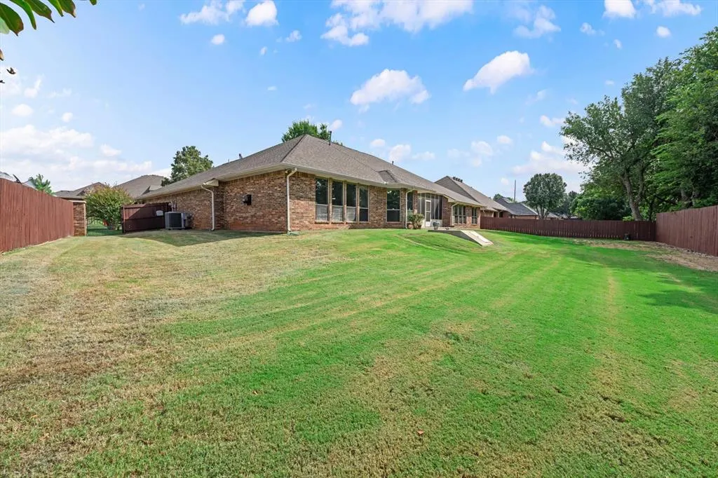 Photo 2 — 19417 Yearling Way, Edmond, OK 73012