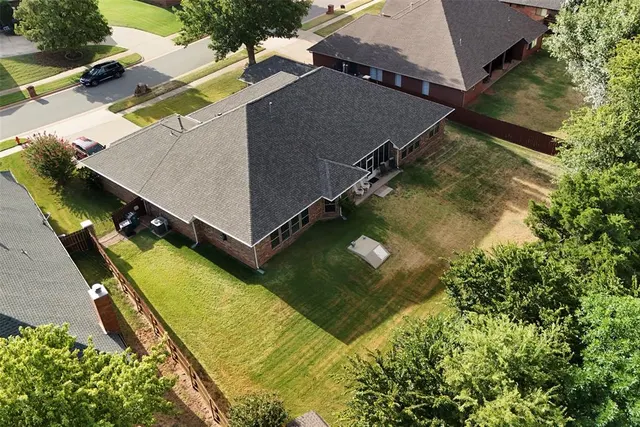 Photo 4 — 19417 Yearling Way, Edmond, OK 73012