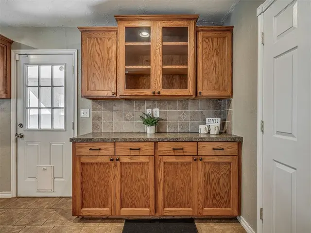 Photo 6 — 921 Cherokee Place, Lindsay, OK 73052