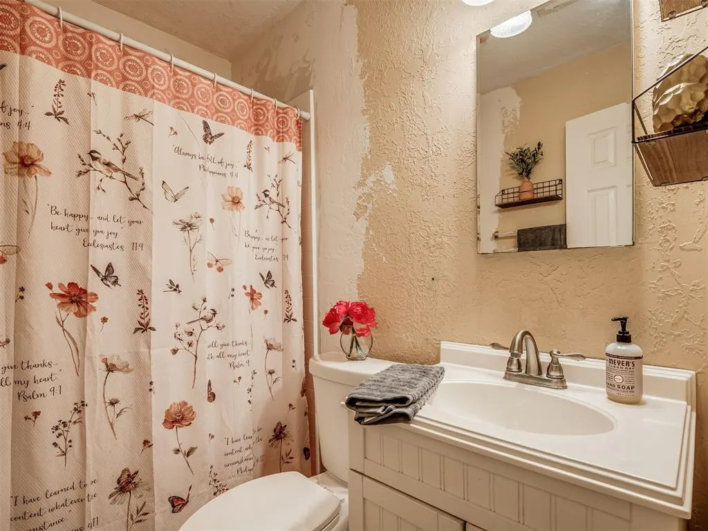 Photo 10 — 921 Cherokee Place, Lindsay, OK 73052