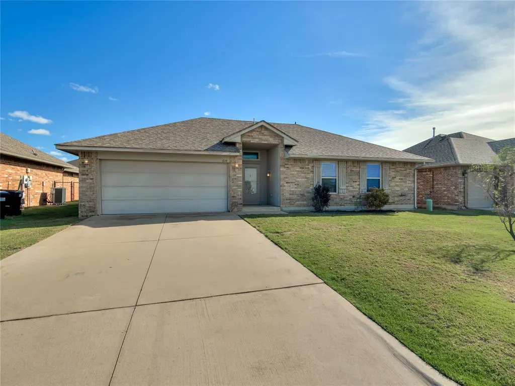 Front exterior — 604 Heather Lane, Moore, OK 73160