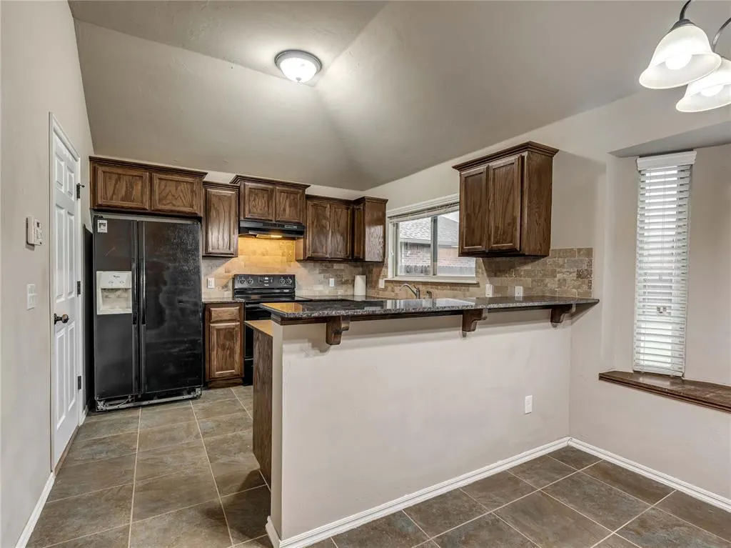 Photo 10 — 604 Heather Lane, Moore, OK 73160