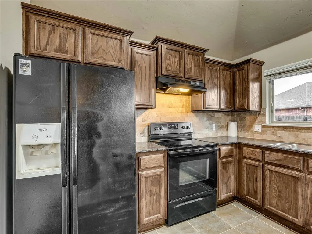 Photo 11 — 604 Heather Lane, Moore, OK 73160