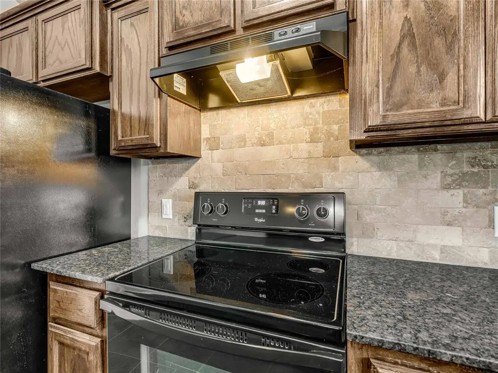 Photo 13 — 604 Heather Lane, Moore, OK 73160