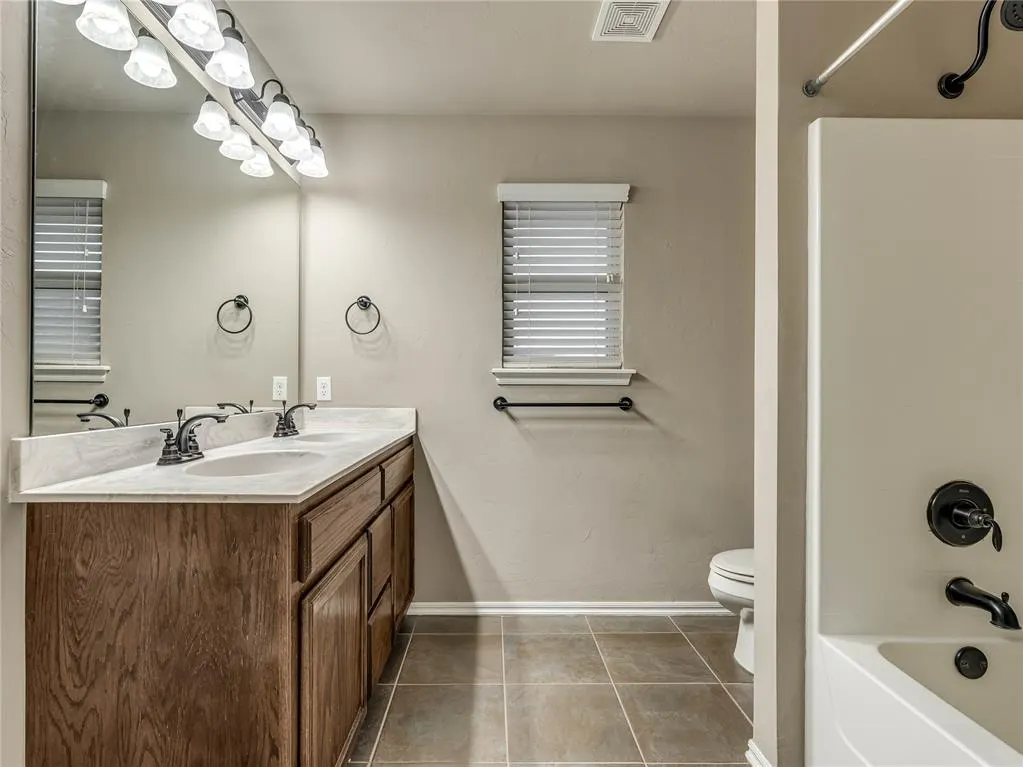 Photo 17 — 604 Heather Lane, Moore, OK 73160