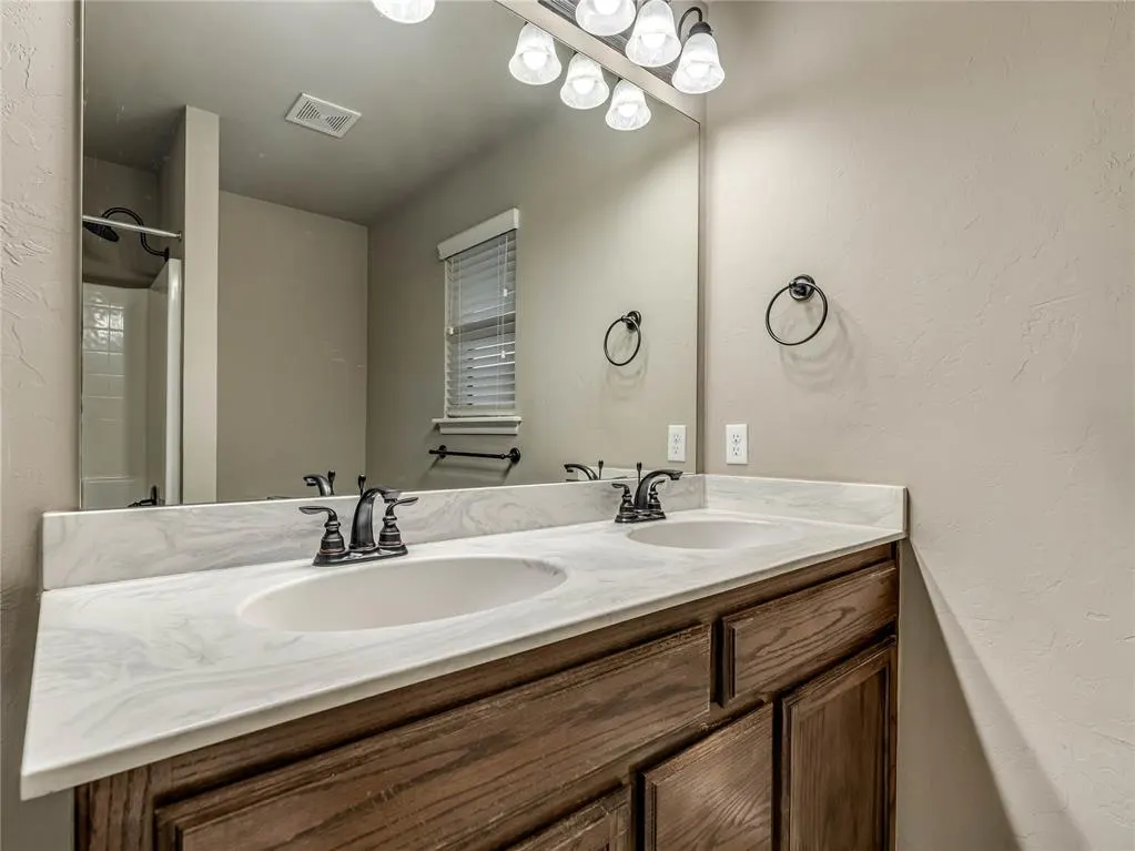 Photo 18 — 604 Heather Lane, Moore, OK 73160