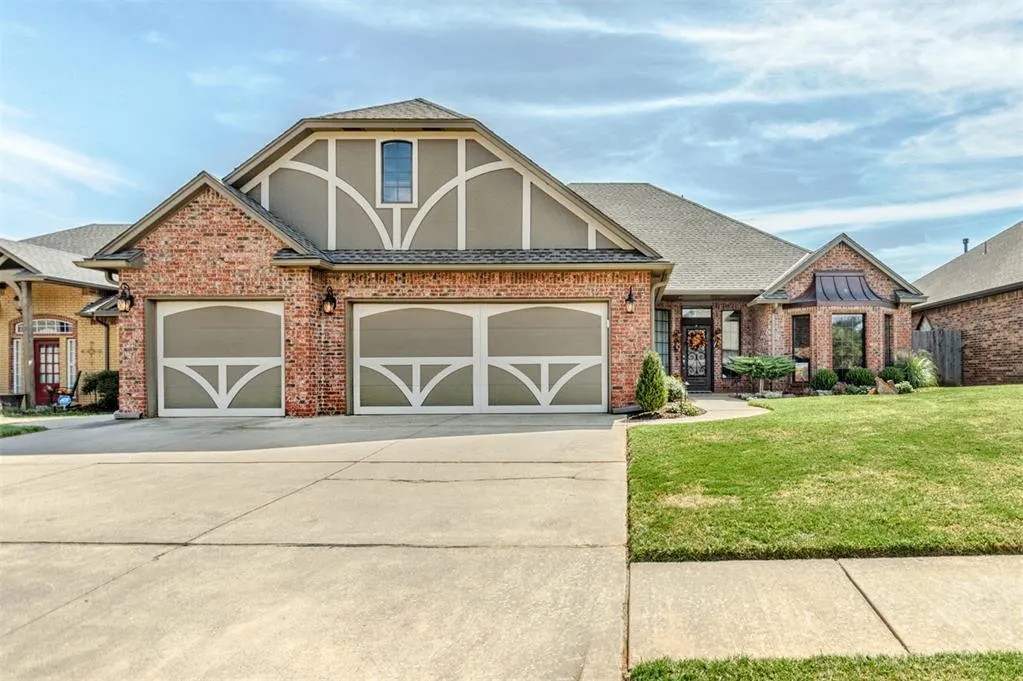Photo 2 — 16120 Promontory Road, Edmond, OK 73013