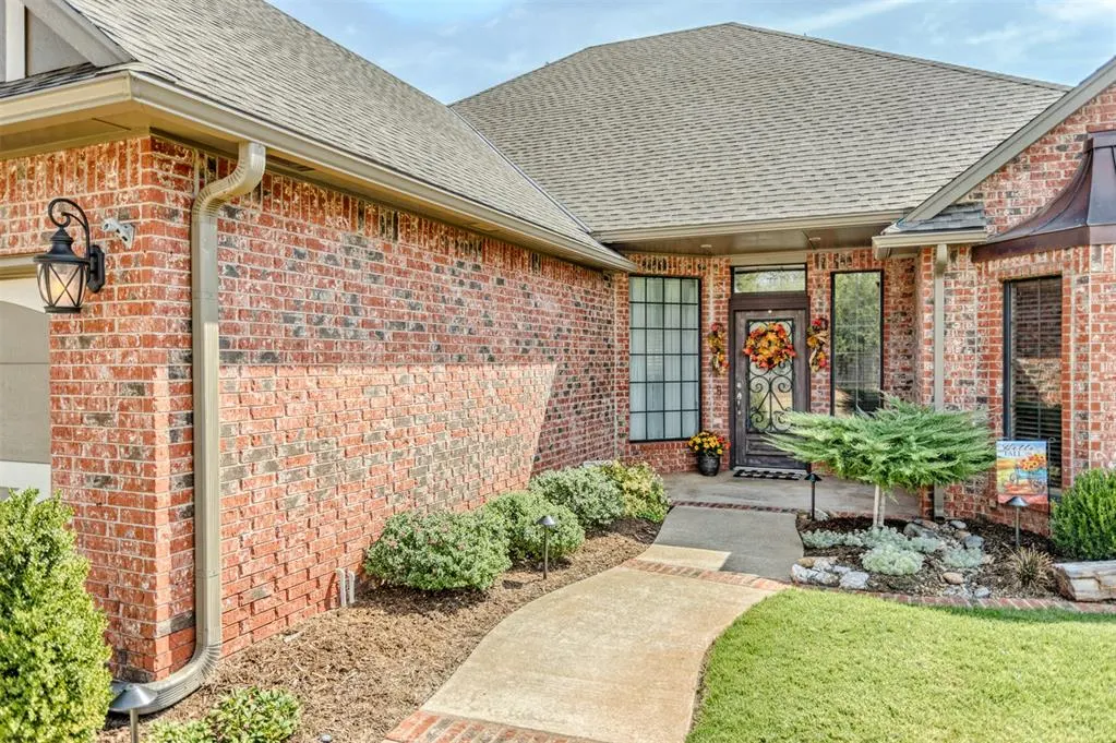 Photo 3 — 16120 Promontory Road, Edmond, OK 73013