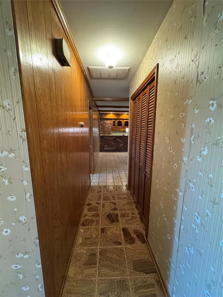 Photo 10 — 3640 Sunvalley Drive, Midwest City, OK 73110