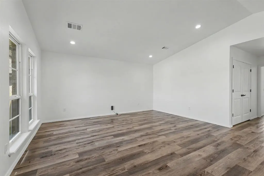 Photo 3 — 14644 Bedrock Lane, Yukon, OK 73099