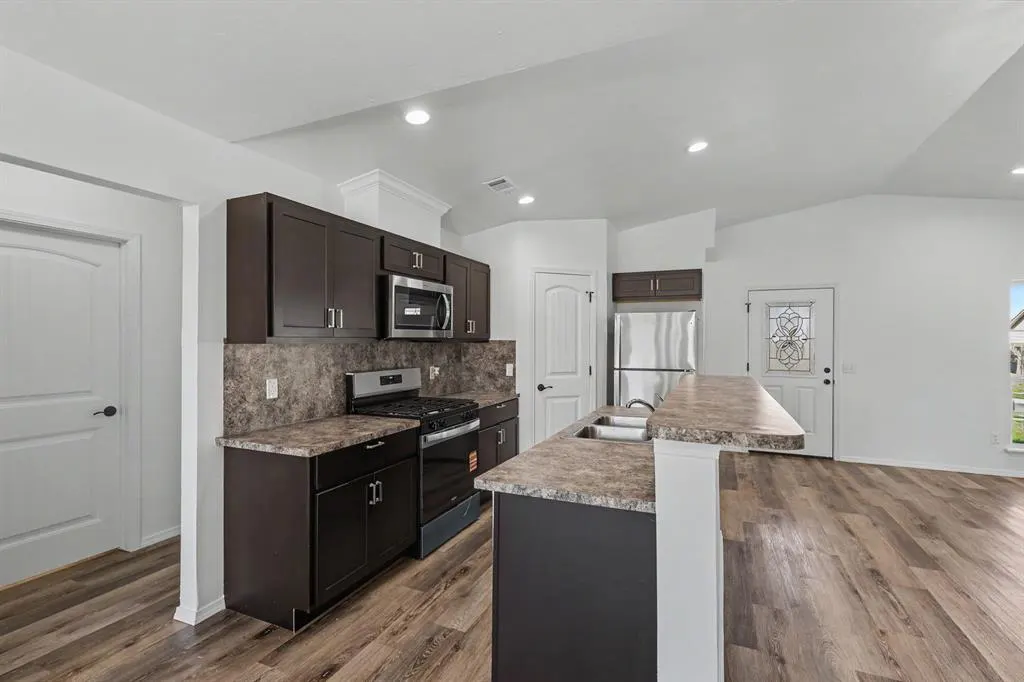 Photo 5 — 14644 Bedrock Lane, Yukon, OK 73099