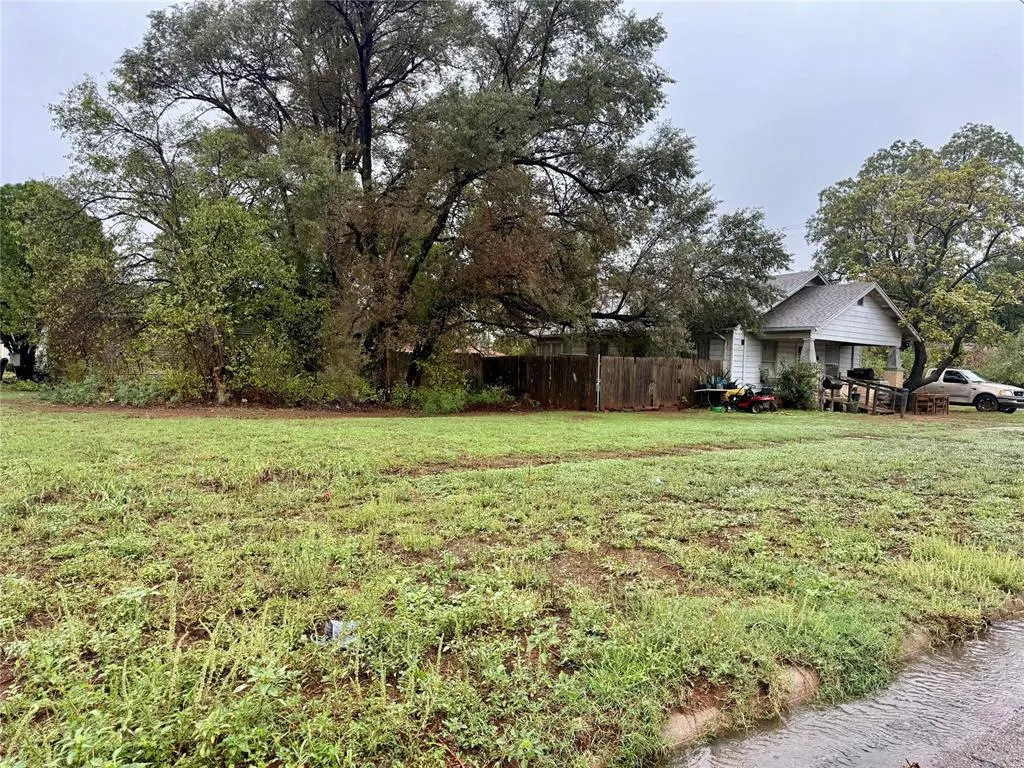 Front exterior — 214 W 1st Street, Elk City, OK 73644