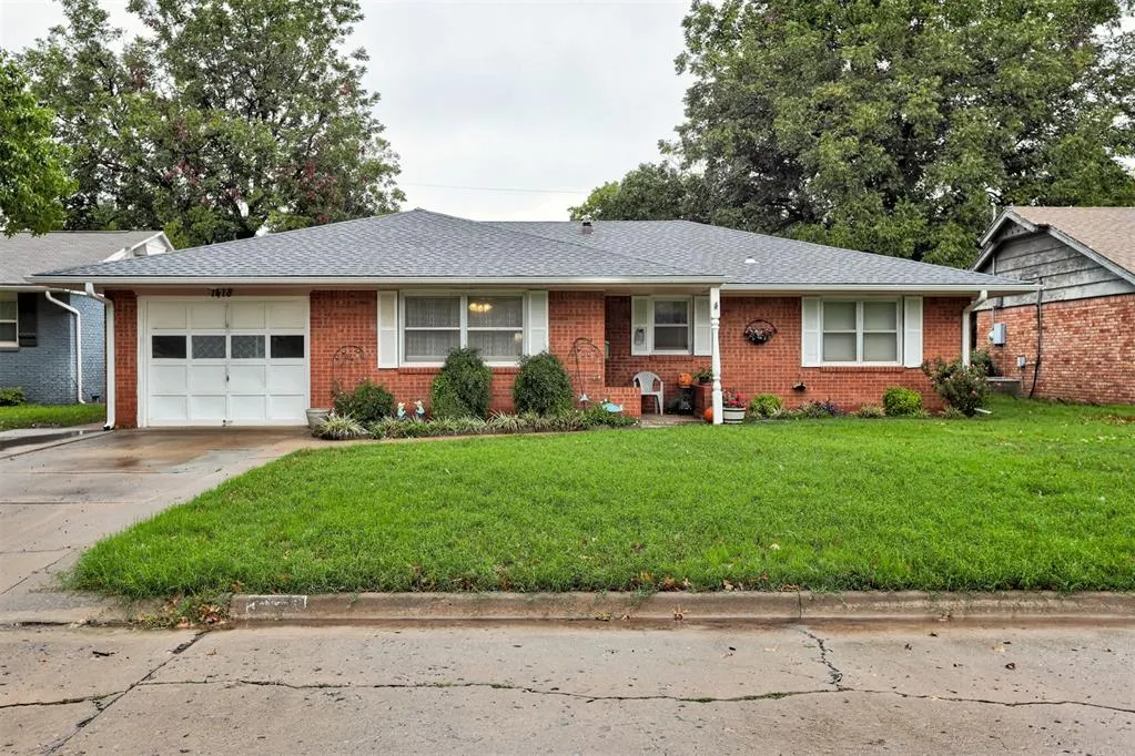 Front exterior — 1418 W Thompson Avenue, Enid, OK 73703
