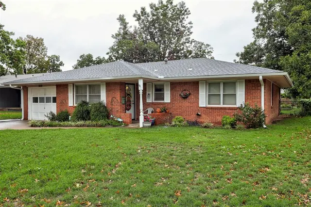 Photo 3 — 1418 W Thompson Avenue, Enid, OK 73703