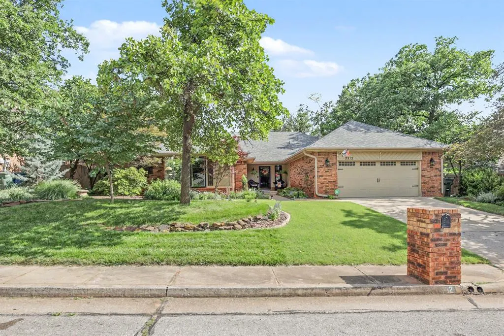 Front exterior — 2212 Coachlight Drive, Edmond, OK 73013