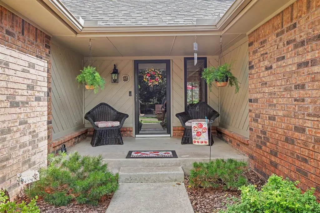 Photo 3 — 2212 Coachlight Drive, Edmond, OK 73013