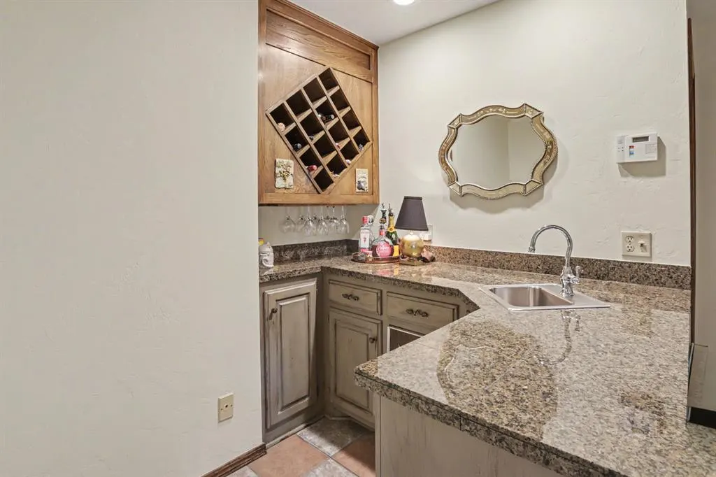 Photo 7 — 2212 Coachlight Drive, Edmond, OK 73013