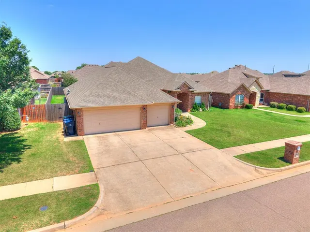 Photo 2 — 4716 Millstone Drive, Oklahoma City, OK 73179