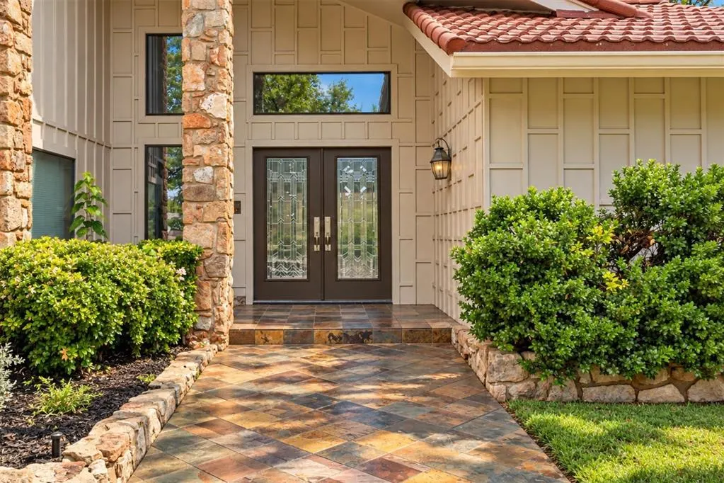 Photo 2 — 3021 Raintree Road, Oklahoma City, OK 73120