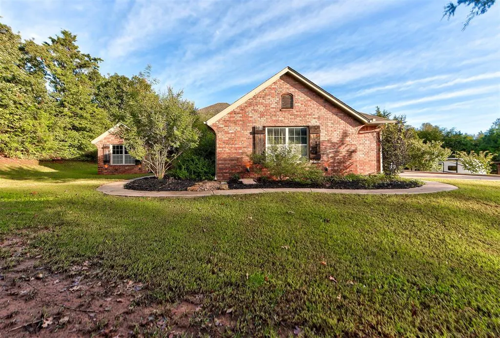 Front exterior — 3800 Woodridge Trail, Edmond, OK 73034