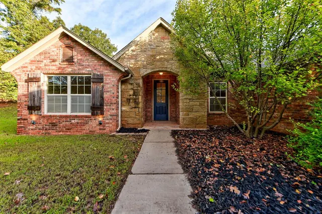 Photo 5 — 3800 Woodridge Trail, Edmond, OK 73034