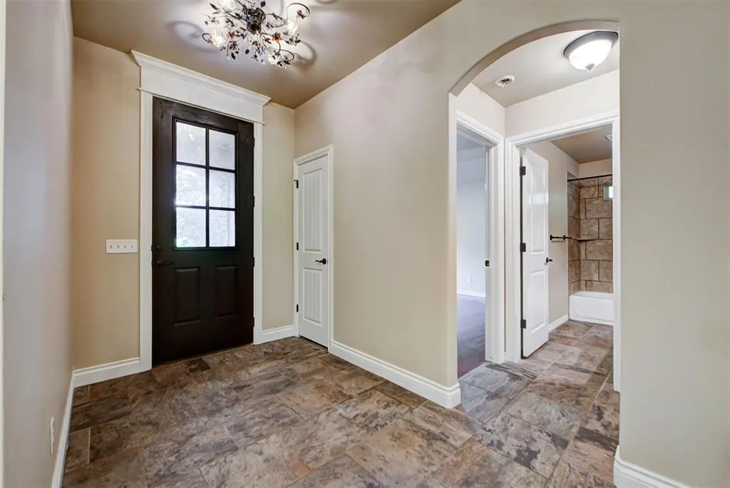 Photo 6 — 3800 Woodridge Trail, Edmond, OK 73034