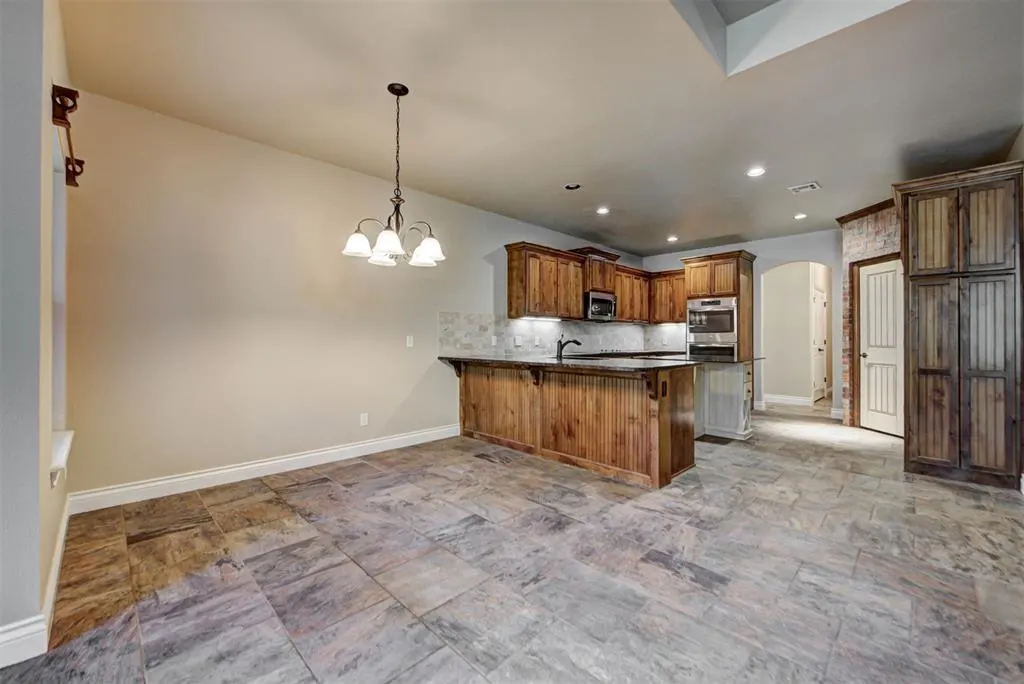 Photo 11 — 3800 Woodridge Trail, Edmond, OK 73034