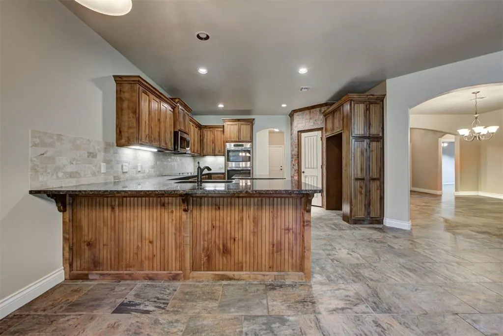 Photo 12 — 3800 Woodridge Trail, Edmond, OK 73034