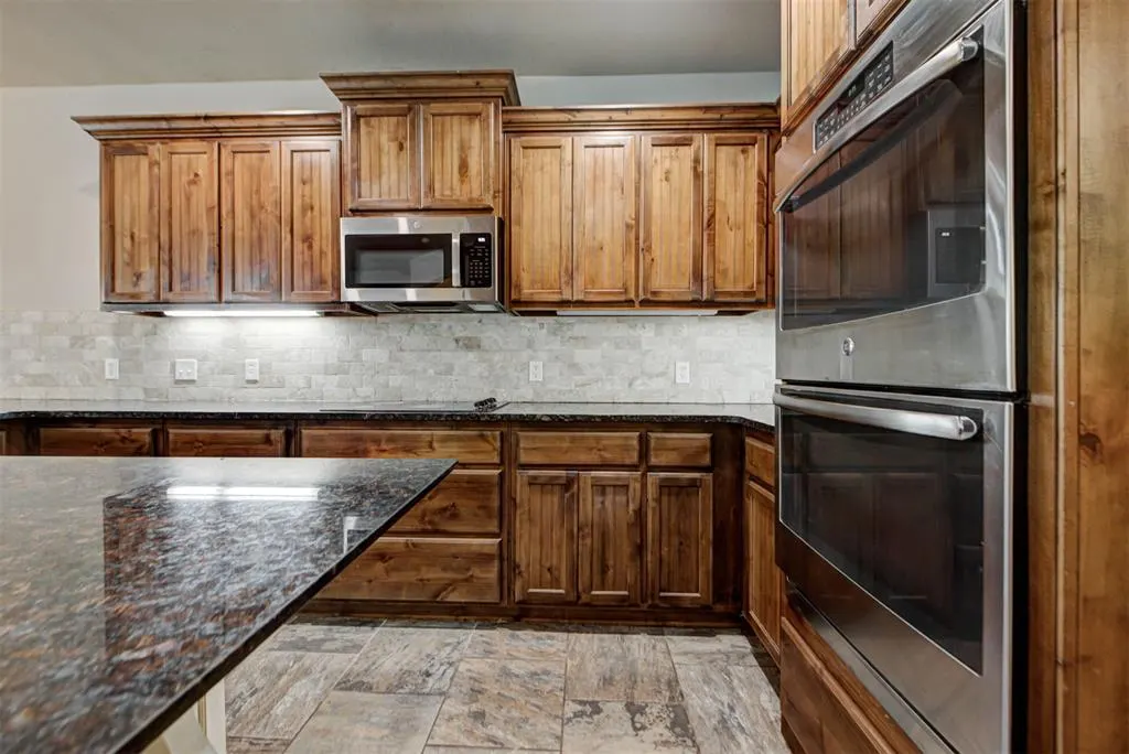 Photo 18 — 3800 Woodridge Trail, Edmond, OK 73034