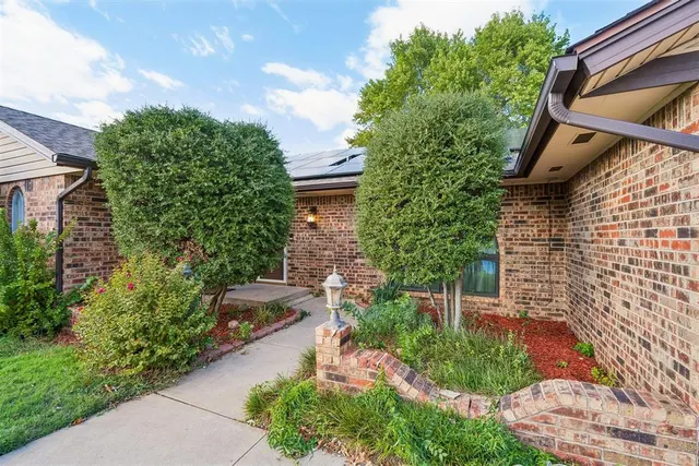 Photo 2 — 145 W Meade Drive, Yukon, OK 73099
