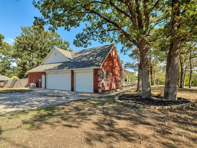 Photo 3 — 4100 S Fawn Meadow Drive, Harrah, OK 73045