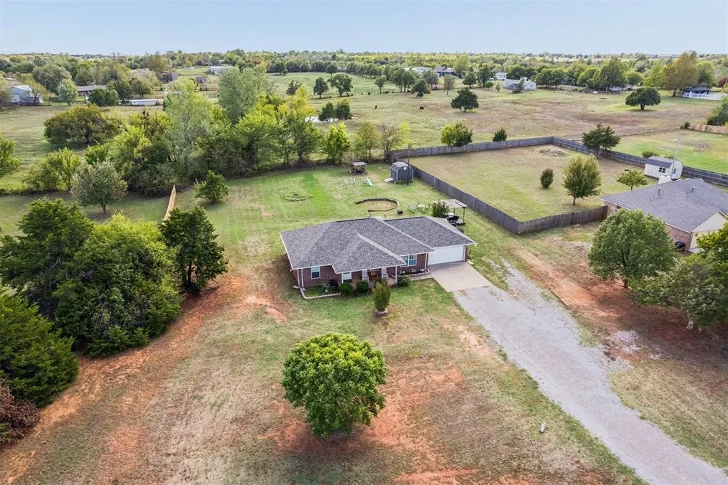 Photo 2 — 2387 Holden Lane, Blanchard, OK 73010