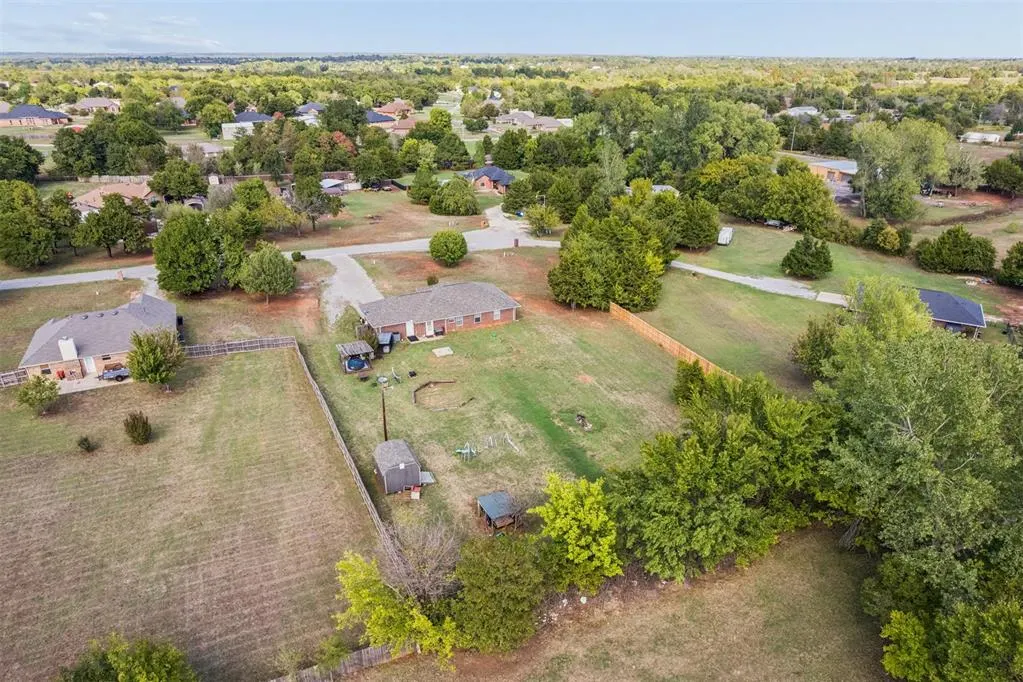 Photo 3 — 2387 Holden Lane, Blanchard, OK 73010