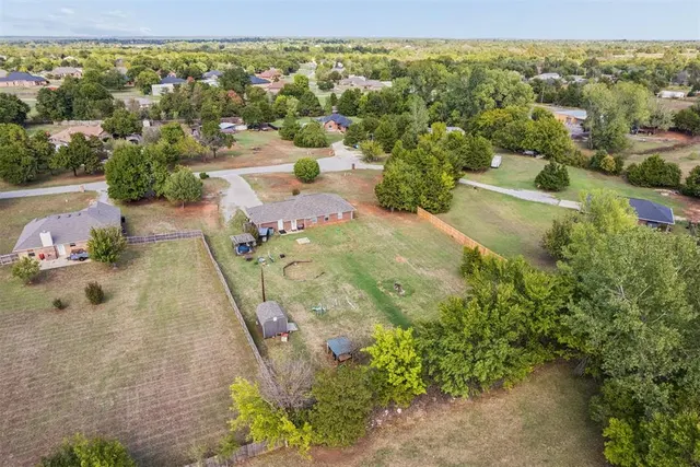 Photo 3 — 2387 Holden Lane, Blanchard, OK 73010
