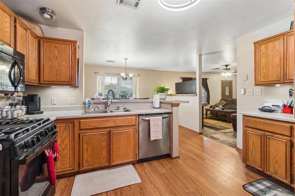 Photo 8 — 2387 Holden Lane, Blanchard, OK 73010
