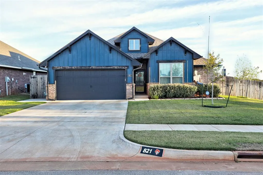 Front exterior — 821 Halley Drive, Moore, OK 73160
