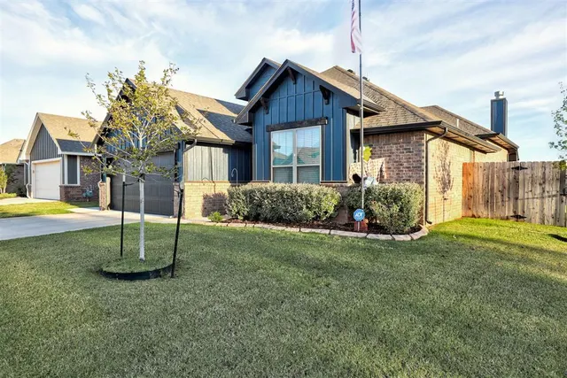 Photo 3 — 821 Halley Drive, Moore, OK 73160