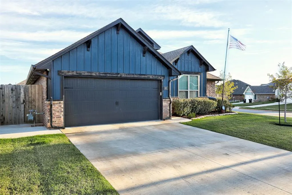 Photo 4 — 821 Halley Drive, Moore, OK 73160