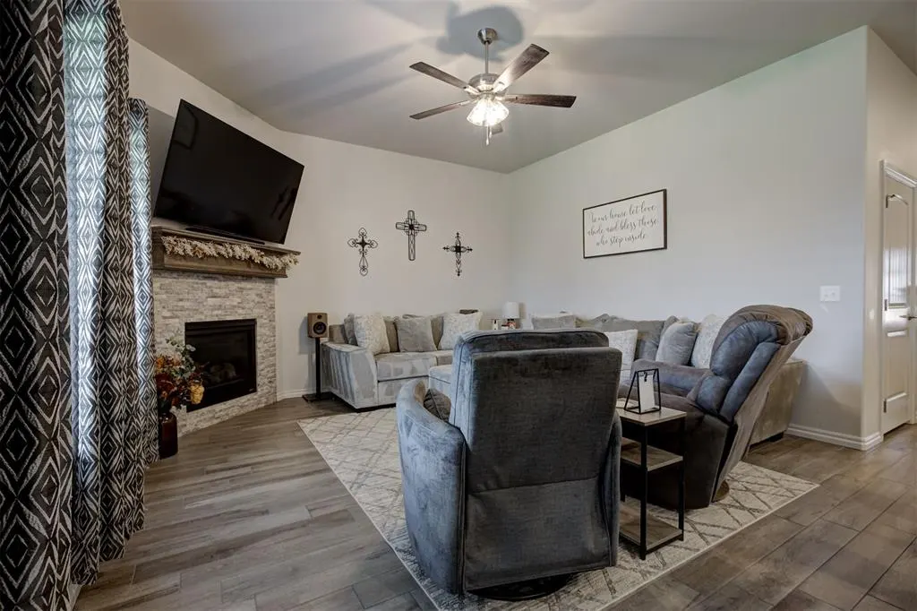 Photo 7 — 821 Halley Drive, Moore, OK 73160