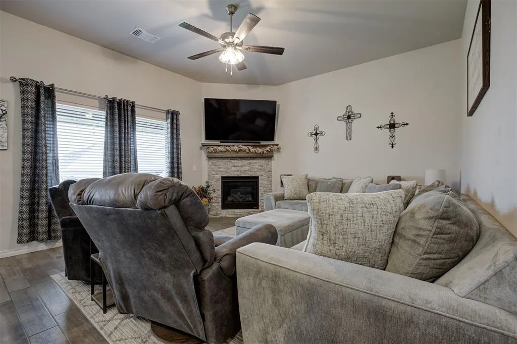 Photo 8 — 821 Halley Drive, Moore, OK 73160