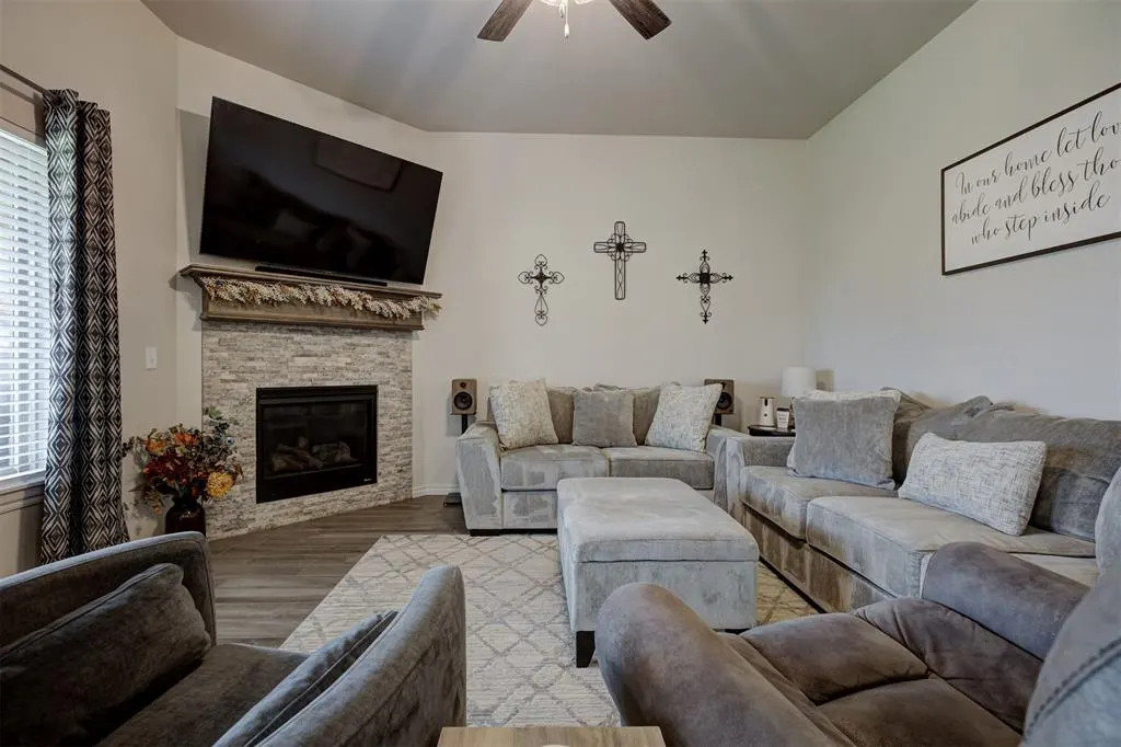 Photo 9 — 821 Halley Drive, Moore, OK 73160