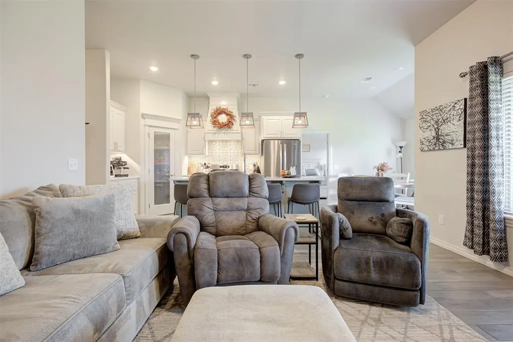 Photo 11 — 821 Halley Drive, Moore, OK 73160