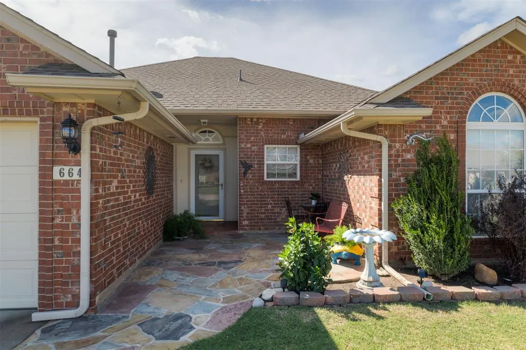 Front exterior — 664 SW 160th Street, Oklahoma City, OK 73170