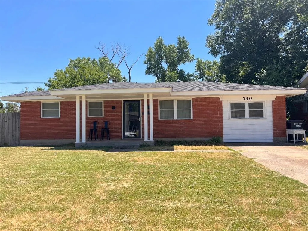 Front exterior — 740 SW 4th Place, Moore, OK 73160