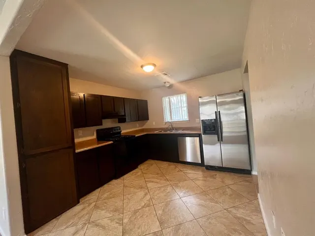Photo 3 — 740 SW 4th Place, Moore, OK 73160