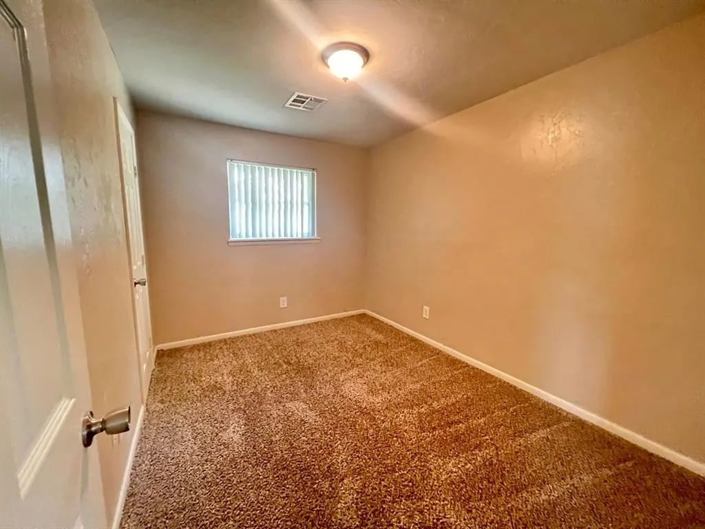 Photo 5 — 740 SW 4th Place, Moore, OK 73160
