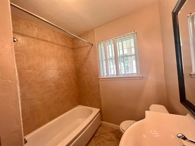 Photo 7 — 740 SW 4th Place, Moore, OK 73160